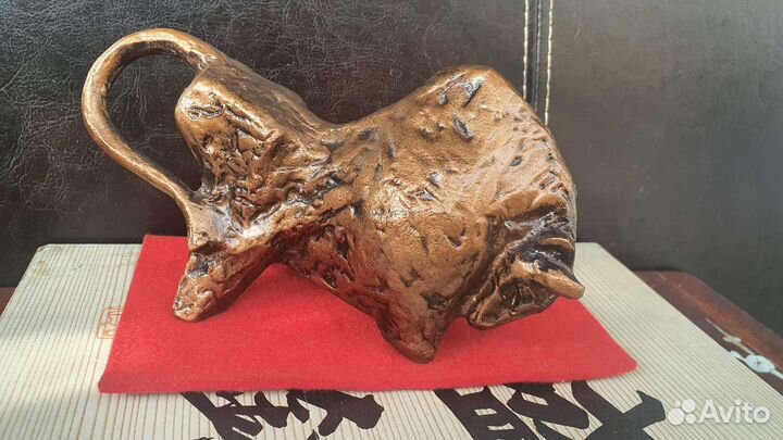 Статуэтка бронзовая авторская