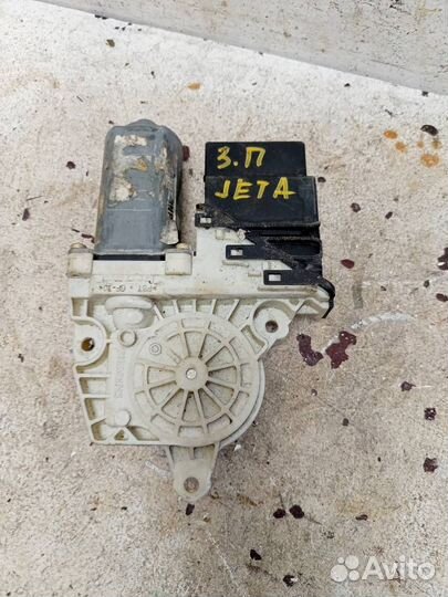 Моторчик заднего правого стеклоподъемника Volkswagen Golf 5