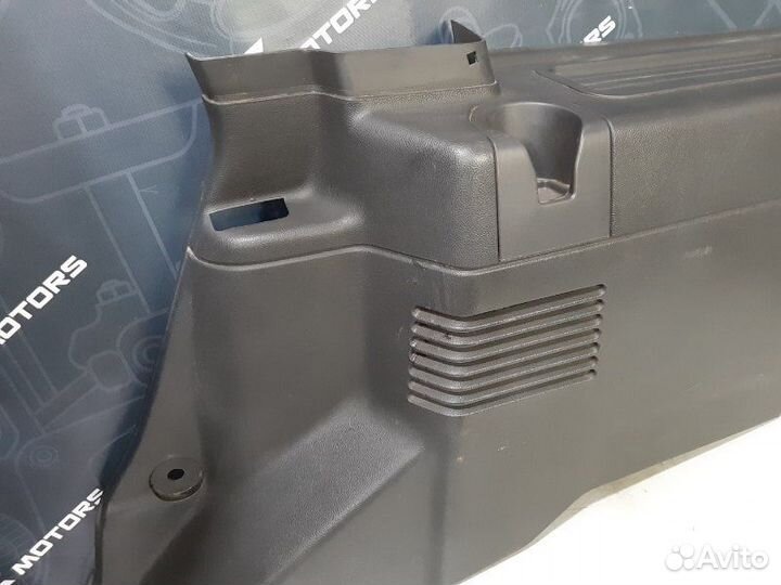 Обшивка багажника правая Lincoln Navigator U228