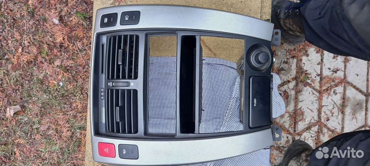 Накладка центральной консоли Hyundai Tucson 1