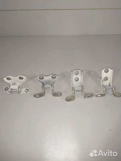 Петли дверные Toyota Corolla 2011