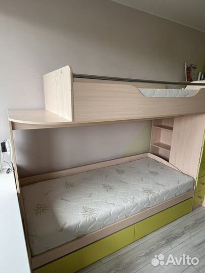 Кровать двухьярусная