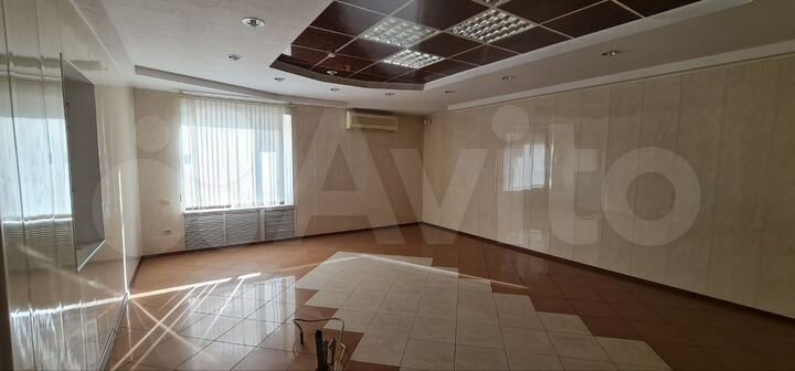 Торгово-офисное помещение, 451 м²