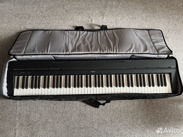 Цифровое пианино Yamaha P-45 + стойка, чехол Отлич