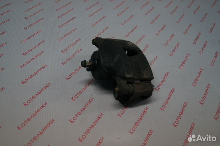 Nissan 41001-51E00 Суппорт тормозной правый