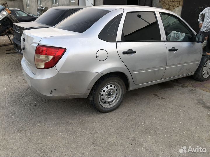 LADA Granta 1.6 МТ, 2012, битый, 260 000 км