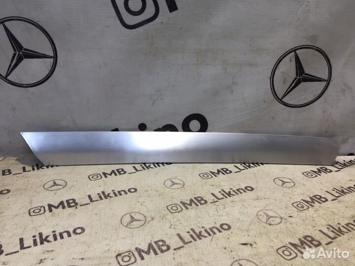 Накладка обшивки двери задняя правая Mercedes Ml