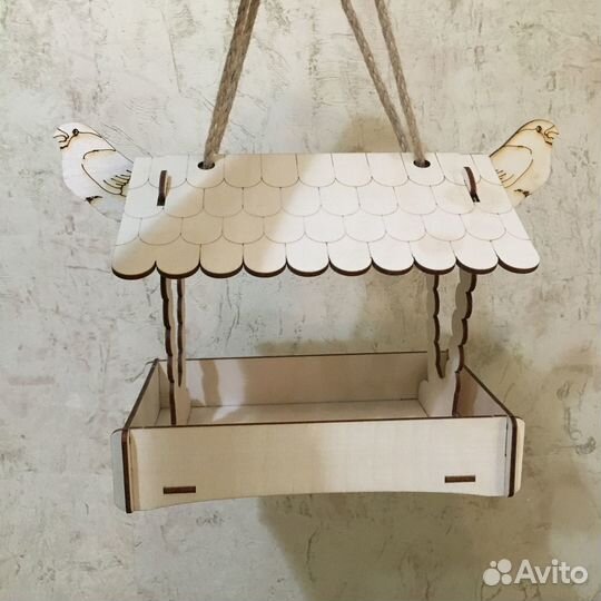 Кормушка для птиц из дерева