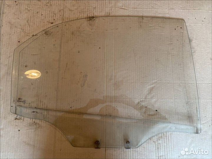 Стекло двери задней правой