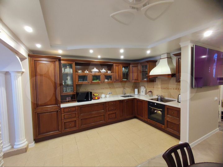 4-к. квартира, 132 м², 8/14 эт.