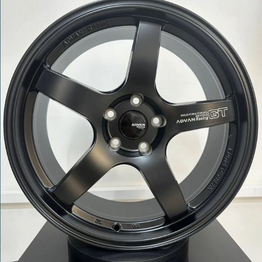 Литые диски Stuttgart 8.5×R19 5×114.3