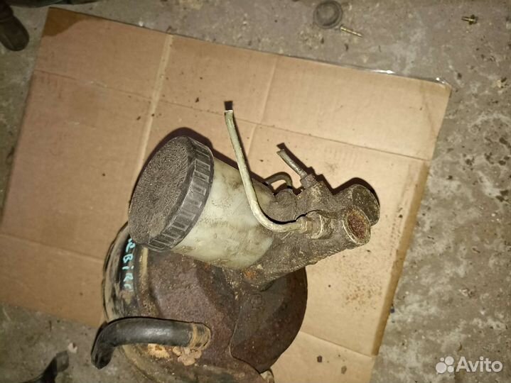 Вакуумник с гтц Nissan Bluebird U11 двигатель LD20