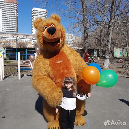 Поздравление мишки и мыльные пузыри