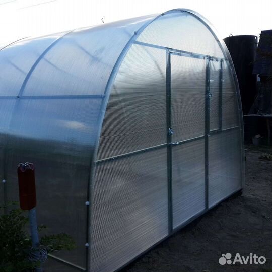 Теплицы большой выбор