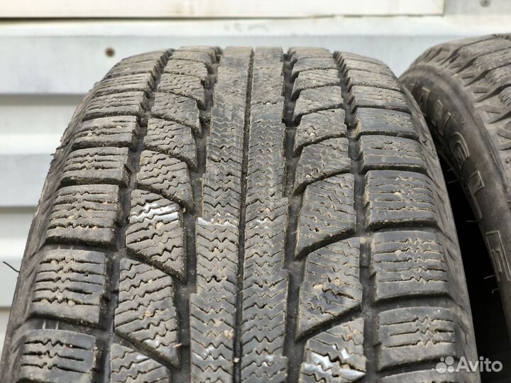Triangle TR777 215/55 R17 33R