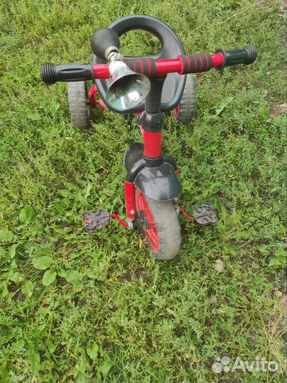 Трехколесный велосипед для малышей