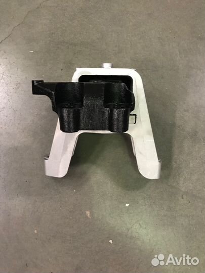 Опора двигателя правая SX11 1077062400