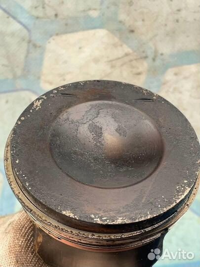 Поршень в сборе с шатуном 06D107066D