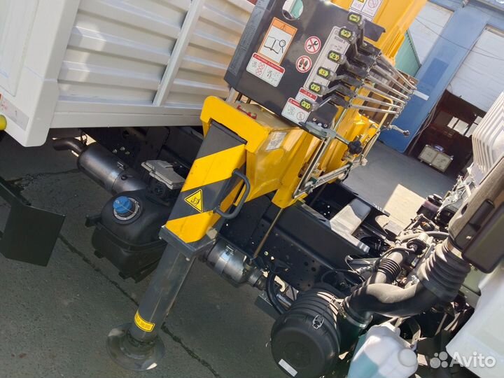 Isuzu Elf с КМУ, 2024