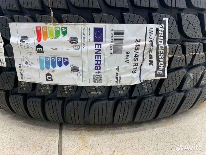 R18 Bridgestone Blizzak LM-25 245/45, PCD 5x112 DIA 57