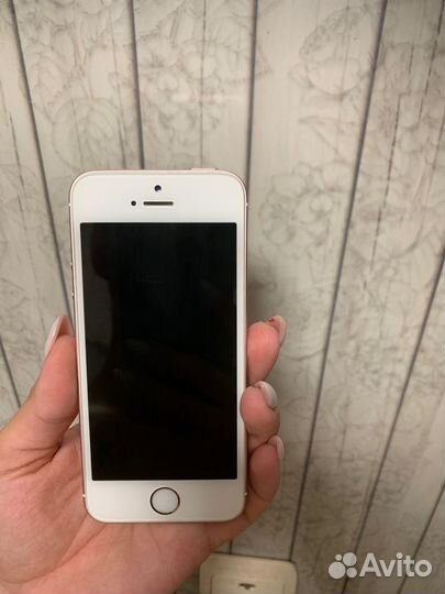 Телефон iPhone se
