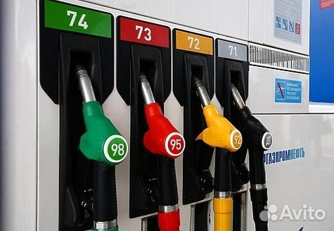 Заправщик на АЗС