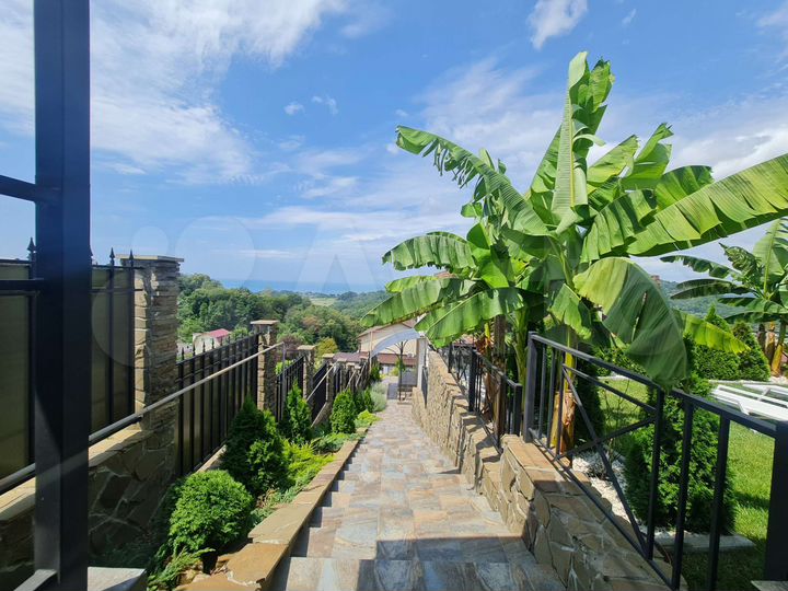 Дом 180 м² на участке 6,5 сот.