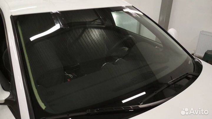 Лобовое новое переднее стекло Audi