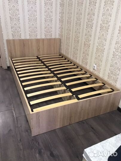Кровать