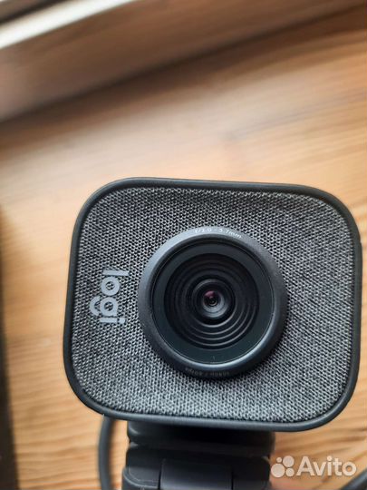 Веб-камера Logitech streamcam
