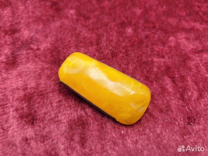 Брошь пластик цвет Янтарь желток / Бижутерия СССР