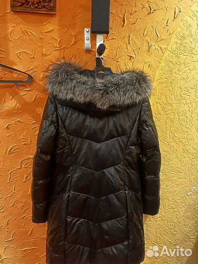 Женский кожаный пуховик