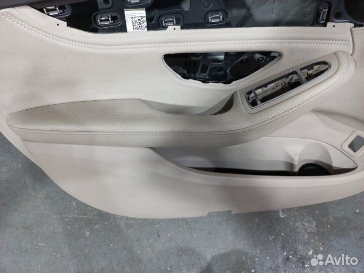 Обшивка двери передней левой Mercedes-Benz C-Class