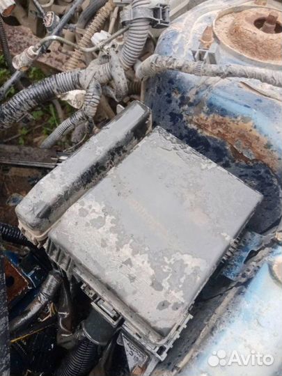 Блок предохранителей Mitsubishi Lancer 9 4G13 2005