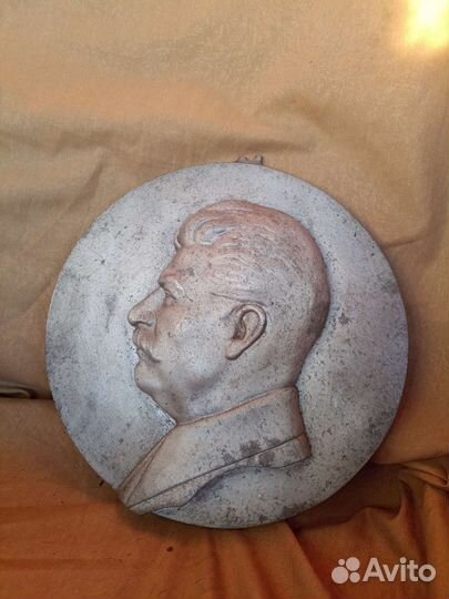 Барельеф сталин