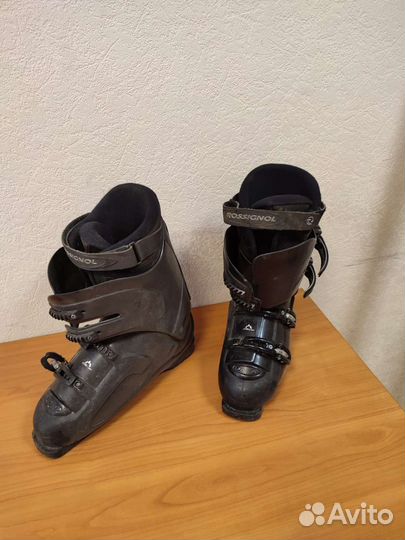 Горнолыжные ботинки и лыжи в комплекте