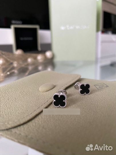 Серьги пусеты van cleef