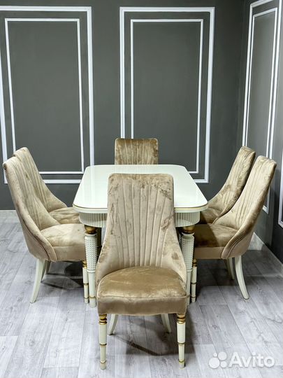 Стол и стулья для кухни. В наличии