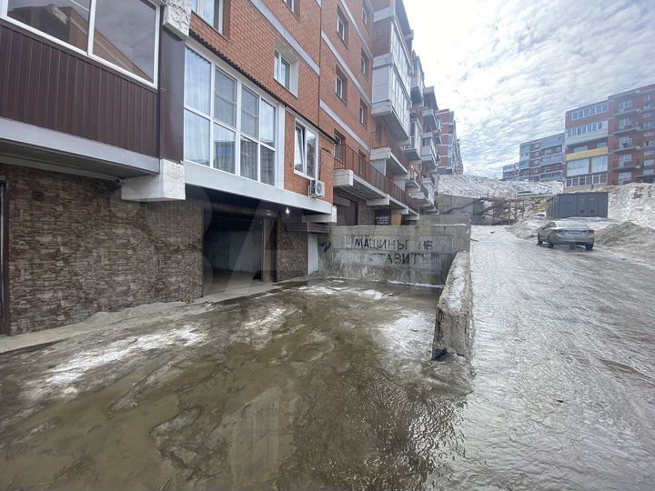 Гараж, > 30 м²