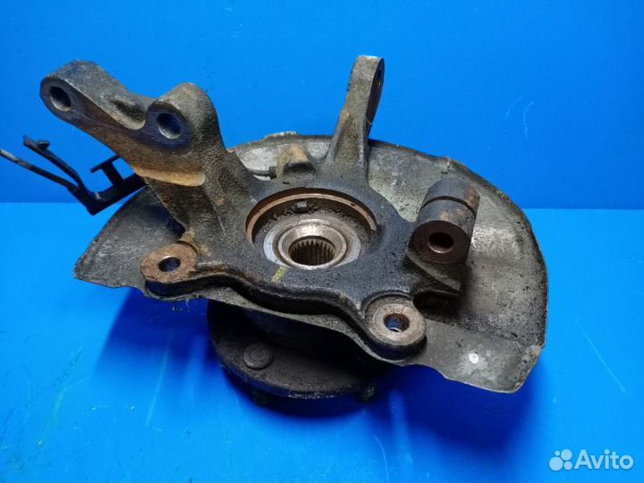 Кулак поворотный правый Митсубиси Лансер 10