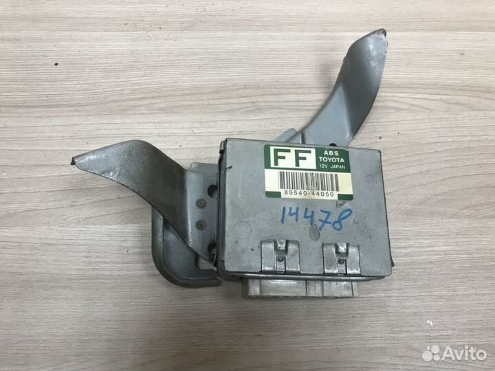 Блок управления ABS Toyota Ipsum SXM10 с1996-2001г