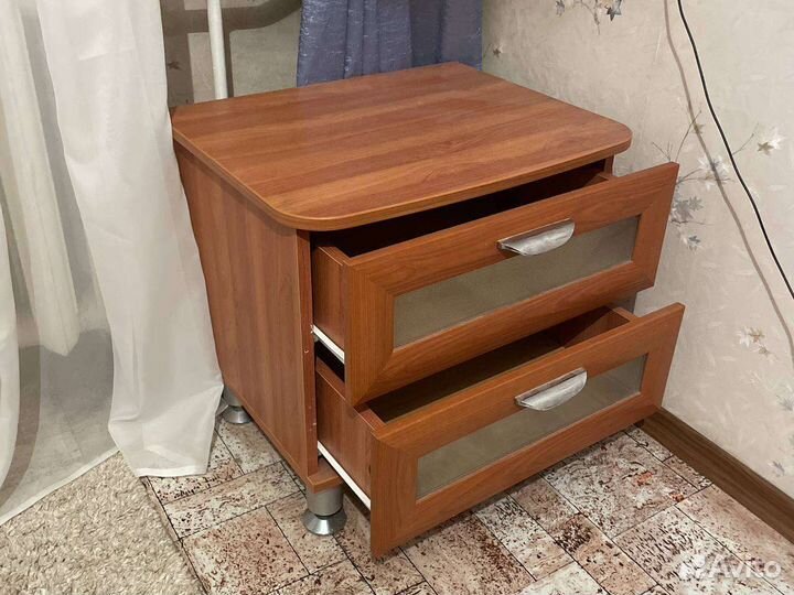 Тумба прикроватная