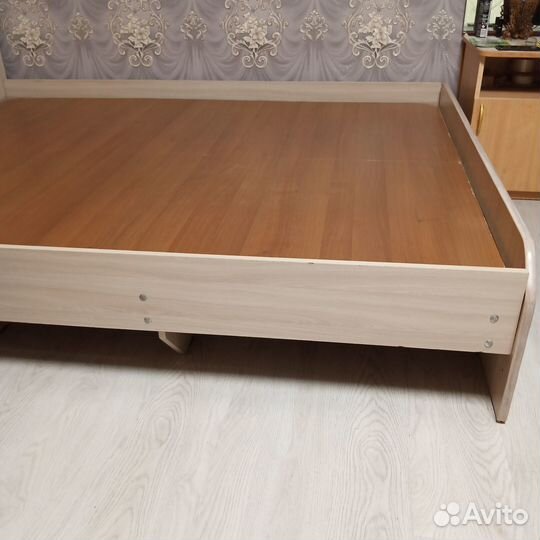 Кровать с матрасом,двухспальная 160на200