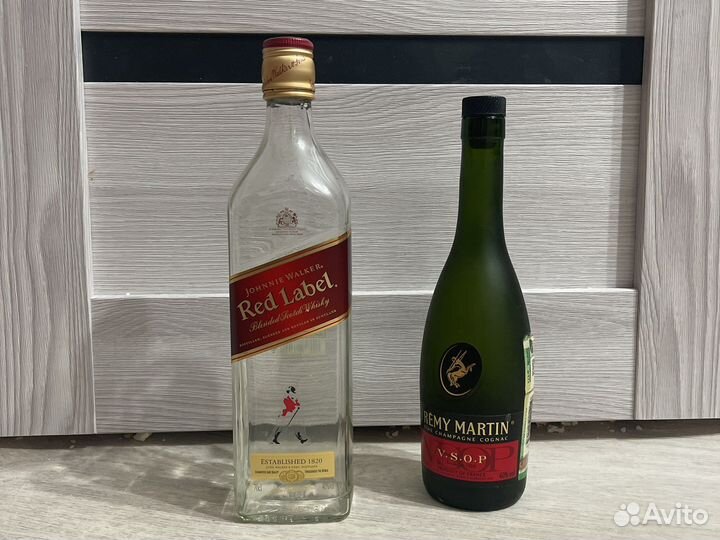 Пустая бутылка red label 0.7 и Remy Martin 350мл