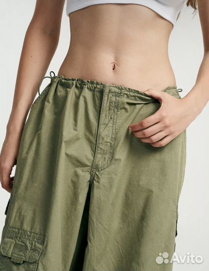 Широкие брюки карго с эффектом мятой бумаги