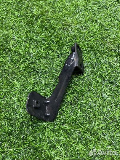 Кронштейн крепление передний правый Audi A4 B8 2.0