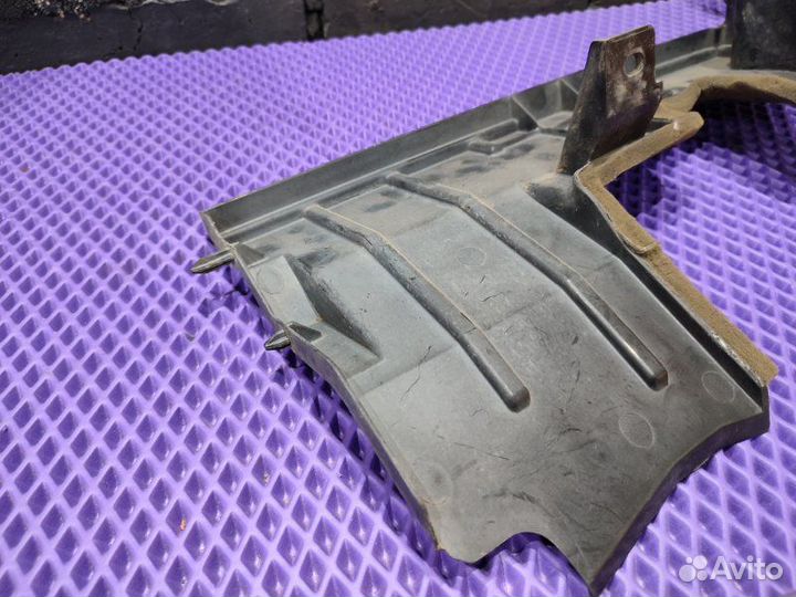 Дефлектор радиатора передний левый Nissan Note E12