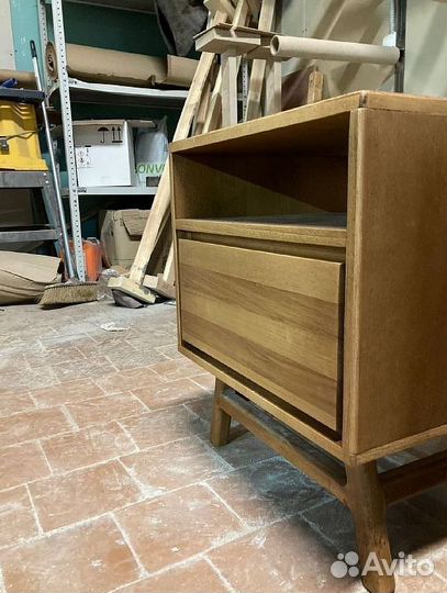 Комод под одежду из массива в квартиру