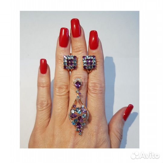 Золотой подвес с бриллиантами, топазами и аметиста