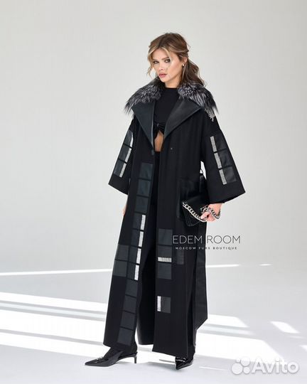 Демисезонное пальто с ручной вышивкой и мехом